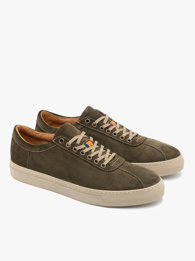 Olive Sporthalbschuhe mit dickerem Boden