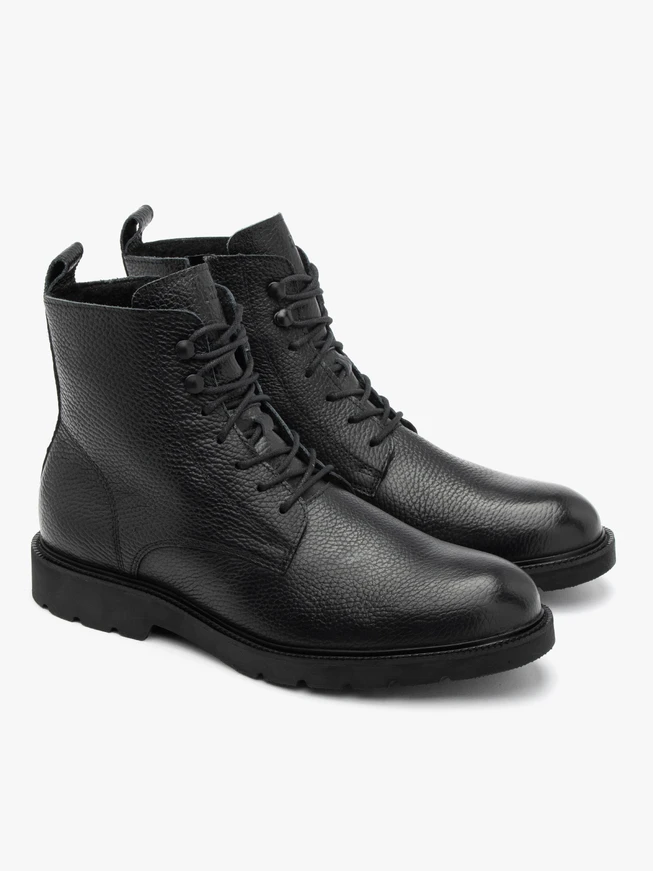 Black lightweight men’s ankle boots