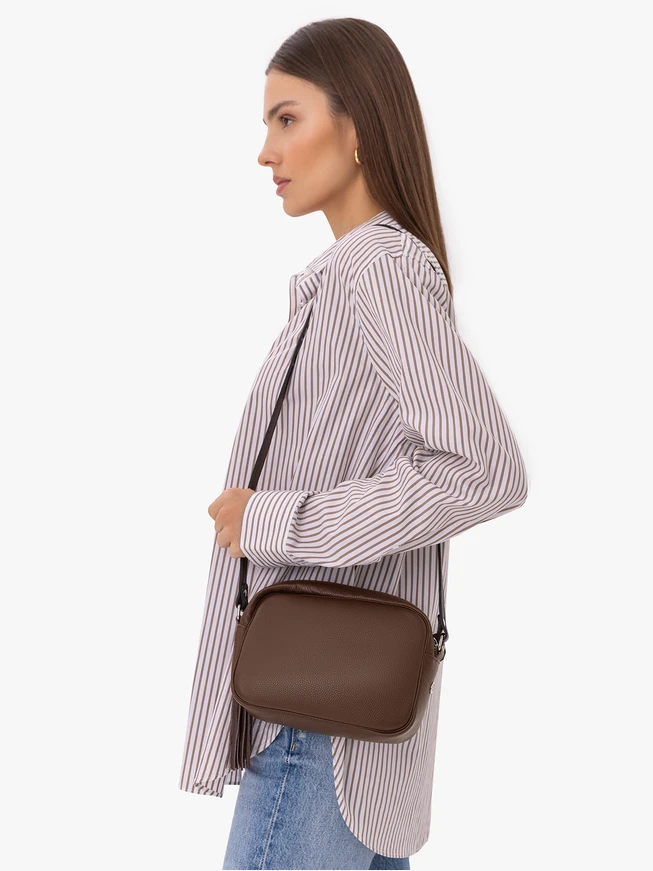 Kleine braune Handtasche mit Quaste