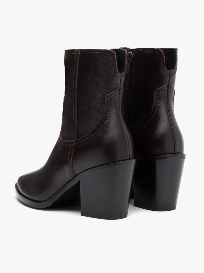 Kastanienbraune Stiletto-Stiefel