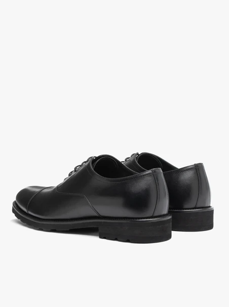 Black lightweight men’s shoes
