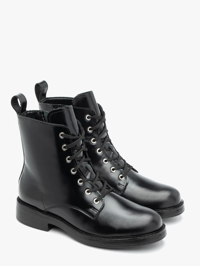 Black wool insulated boots
