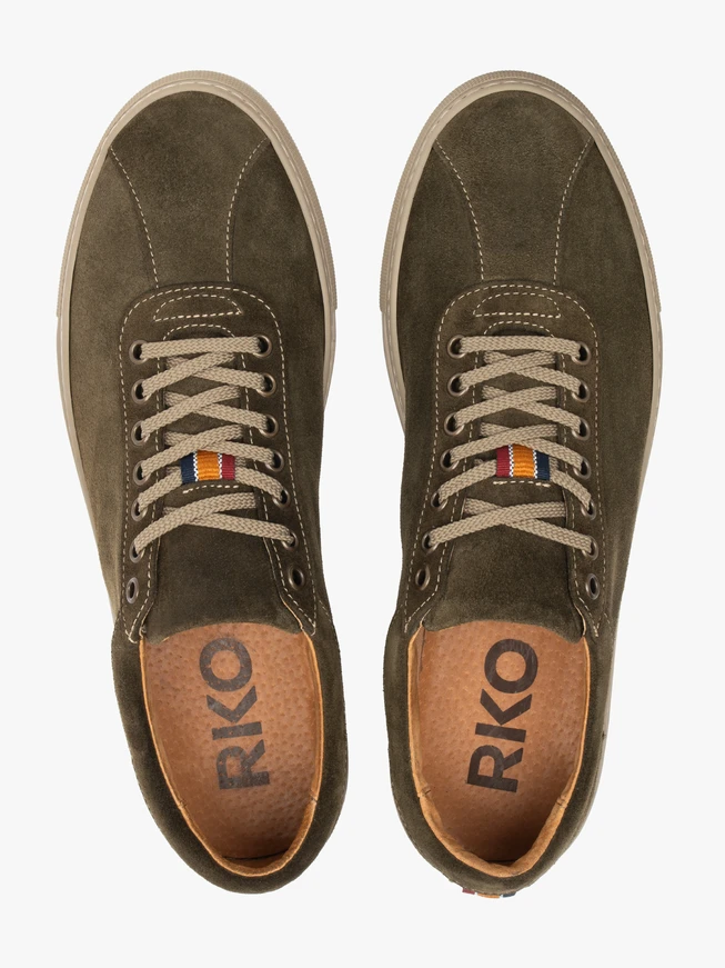Olive Sporthalbschuhe mit dickerem Boden