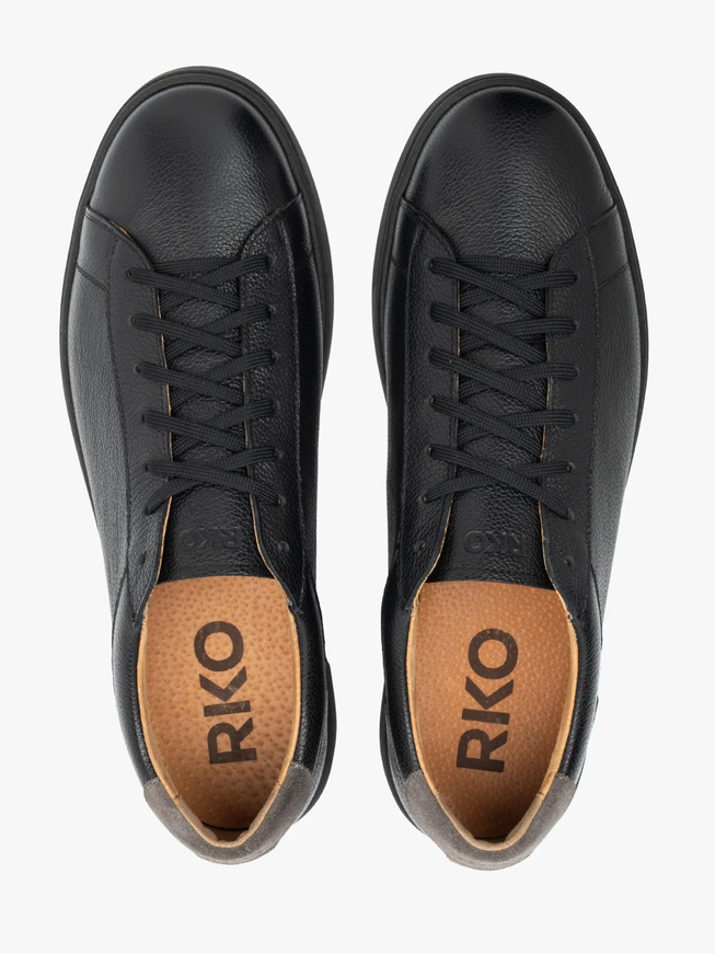 Schwarze Sportschuhe mit grauen Elementen