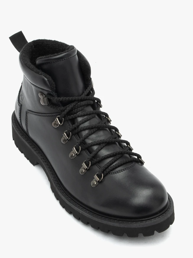 Schwarzer isolierter Vollnarbenlederstiefel