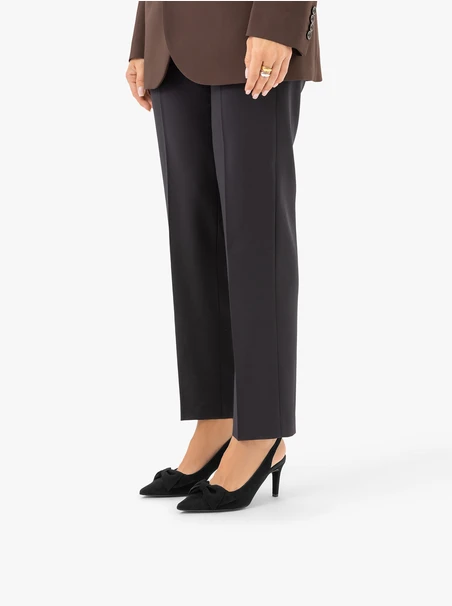 Slingback-Pumps aus Velours mit Schleifenverzierung