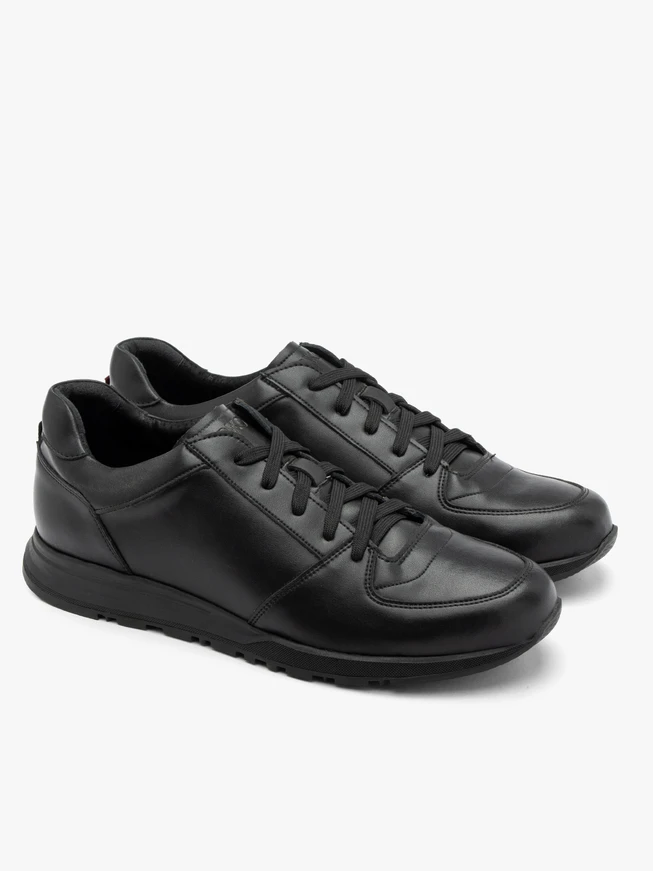 Schwarze Sportschuhe für Männer