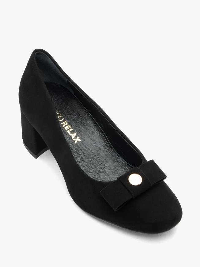 Schwarze Pumps mit Absatz