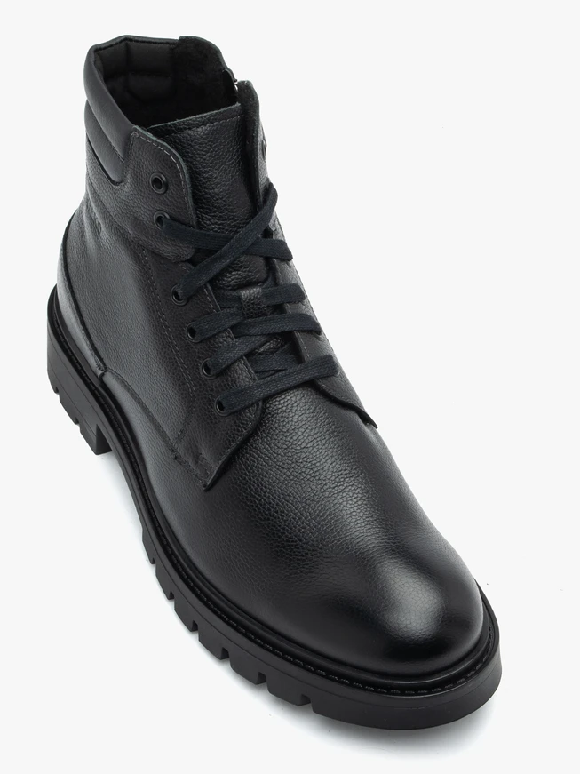 Schwarze isolierte Stiefel