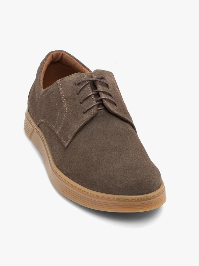Halbschuhe aus braunem Veloursleder zum Schnüren