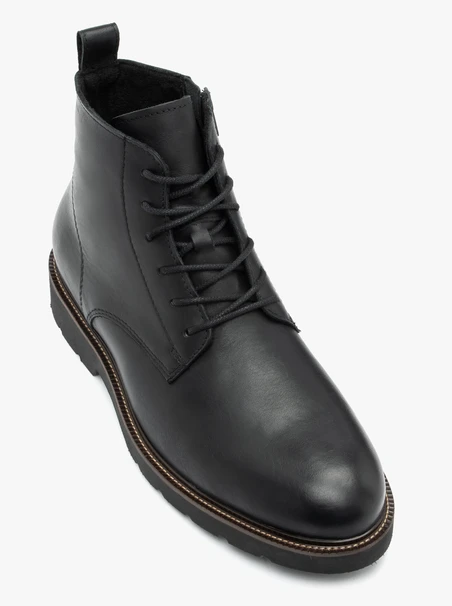 Schwarz genarbte Lederstiefel
