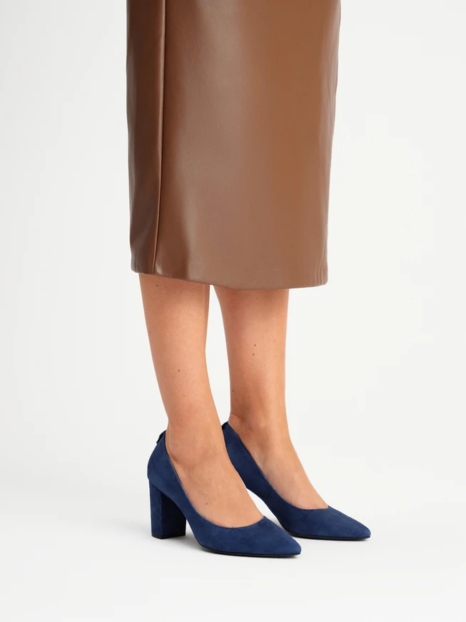 Marineblaue Velours-Pumps mit Stiletto-Absatz
