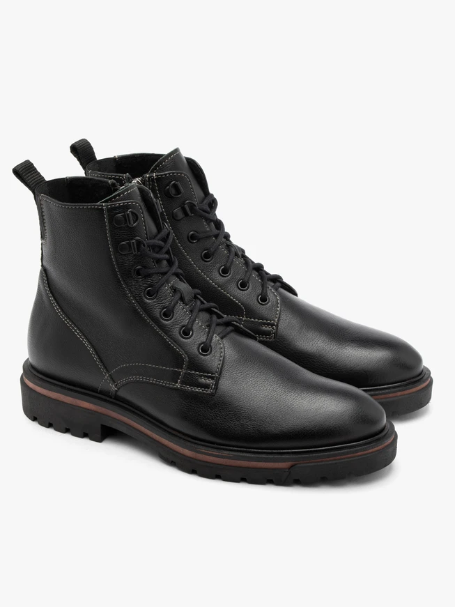 Schwarze Herrenstiefel mit braunem Einsatz an der Unterseite