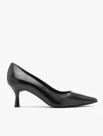 Schwarze Pumps mit lackiertem Stilettoabsatz