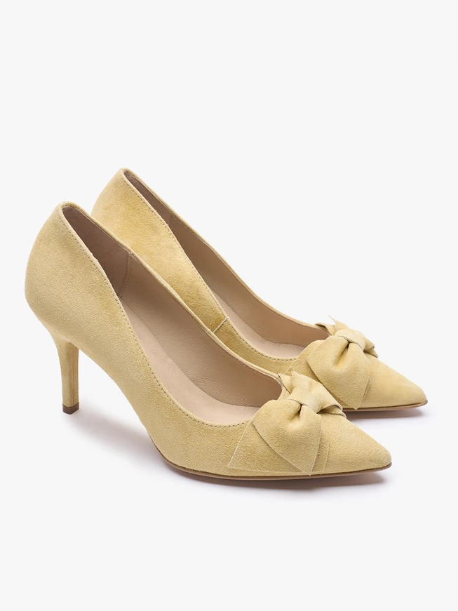 Leuchtend gelbe Pumps mit Schleife und Stilettoabsatz