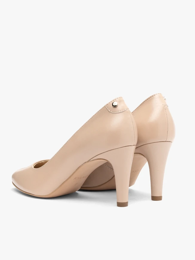 Beige round-toe women’s pumps