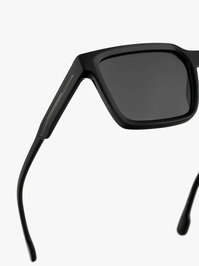 Schwarz umrandete Herren-Sonnenbrille