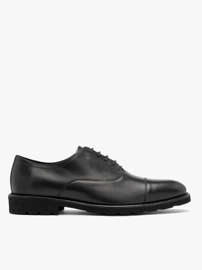 Black lightweight men’s shoes