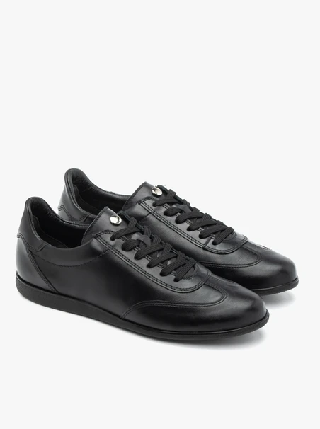 Schwarze Sportschuhe aus genarbtem Leder