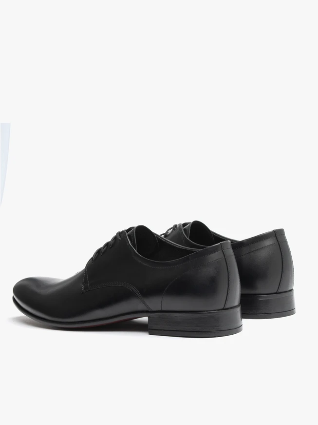 Schwarze klassische Herrenschuhe