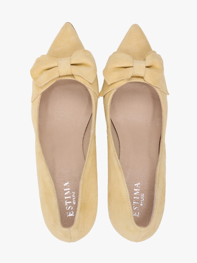 Leuchtend gelbe Pumps mit Schleife und Stilettoabsatz