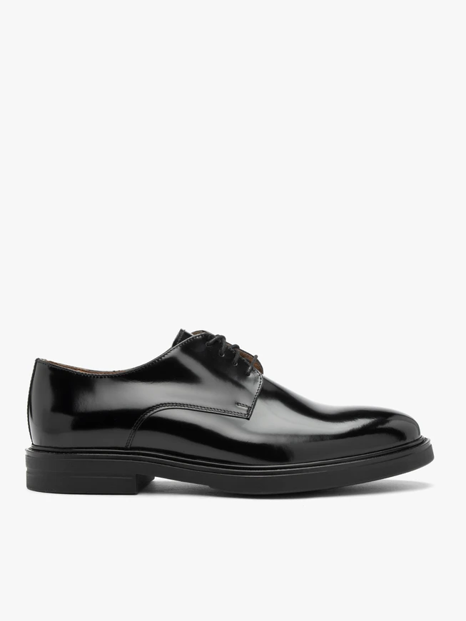 Schwarz lackierte Herrenschuhe