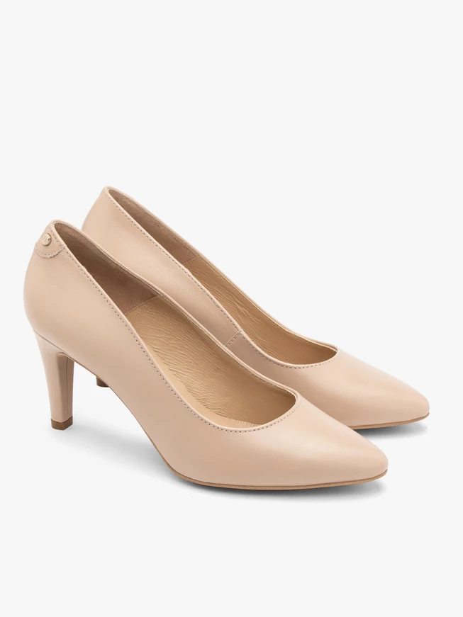 Beige round-toe women’s pumps