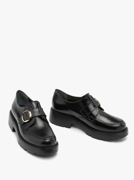 Black slip-on half shoes with buckle