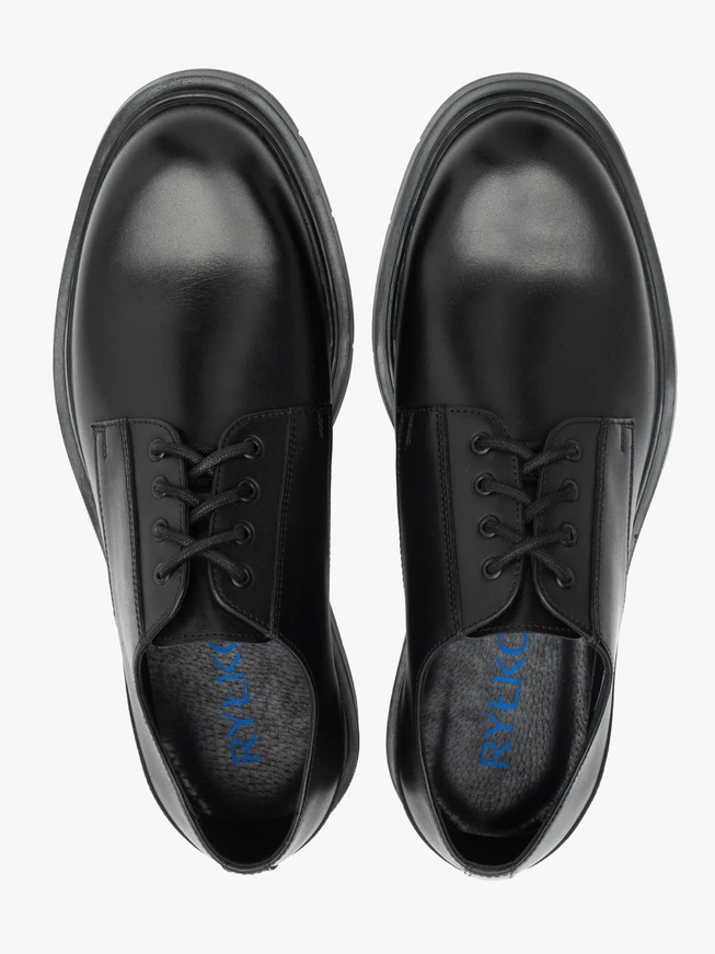 Schwarze Freizeithalbschuhe aus genarbtem Leder