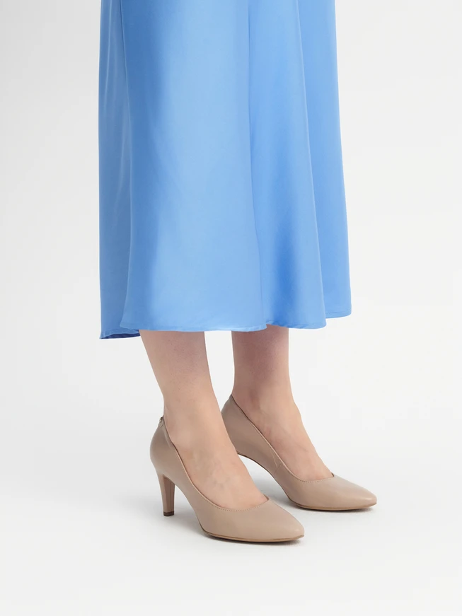 Beigefarbene Stiletto-Pumps