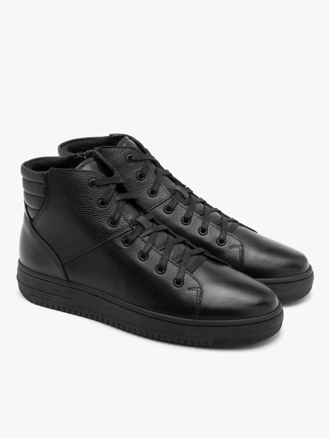 Black men’s boots with chunky sole