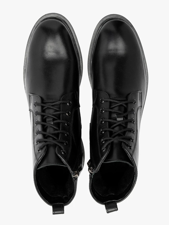 Klassische schwarze Herrenstiefel