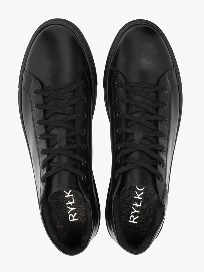 Schwarze Sportschuhe