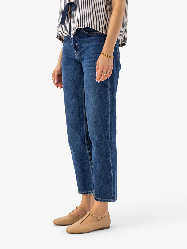 Beigefarbene T-Bar-Ballerinas aus Leder