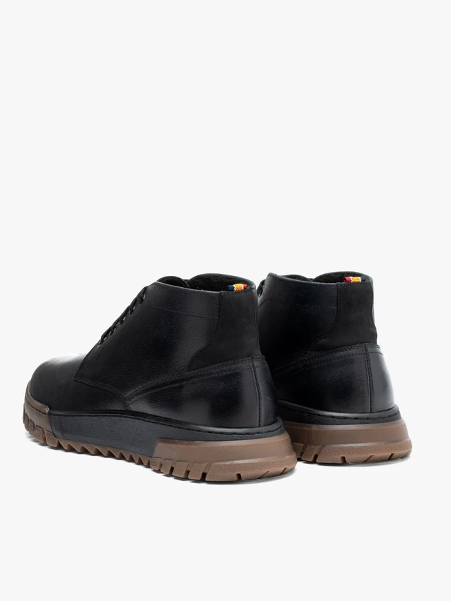 Schwarze Sportschuhe