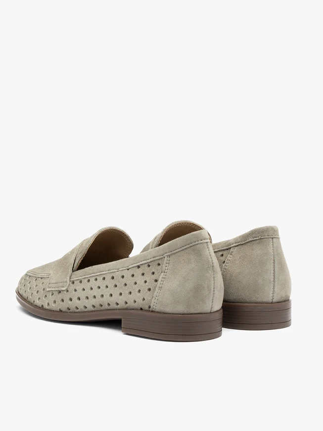Mokassins in Olive mit Perforationen