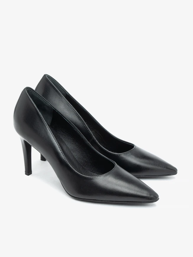 Stilettos aus schwarzem Leder