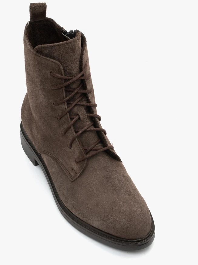 Braune Velourslederstiefel