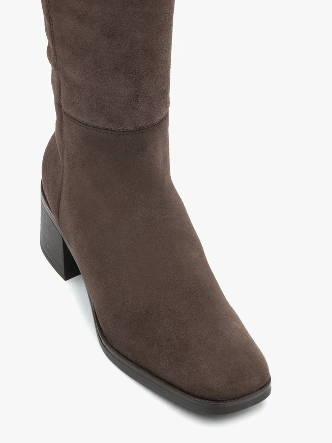 Braune Velourslederstiefel