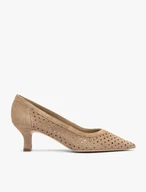 Hellbraune Pumps mit Perforationen