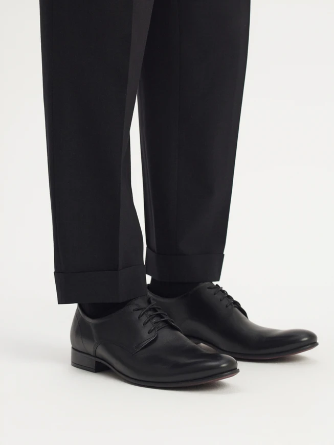 Schwarze klassische Herrenschuhe