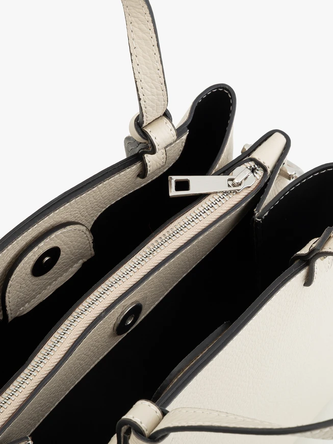 Cremefarbene elegante Handtasche