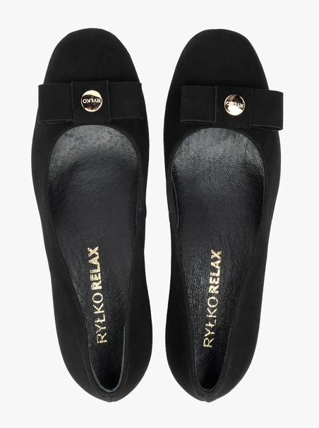 Schwarze Pumps mit Absatz