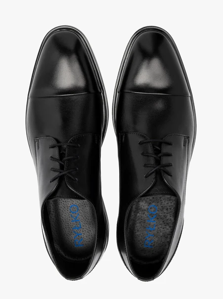 Schwarze Halbstiefel mit dekorativer Zehenkappe