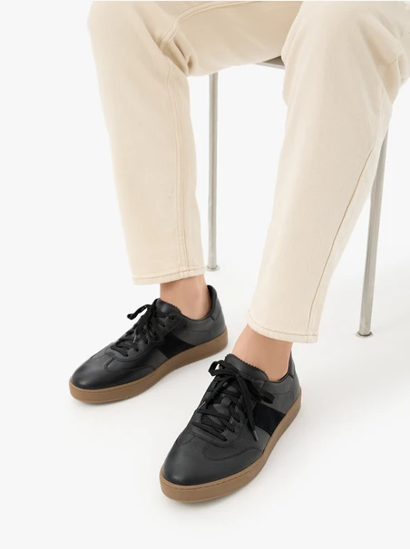 Black sporty men’s shoes with beige sole