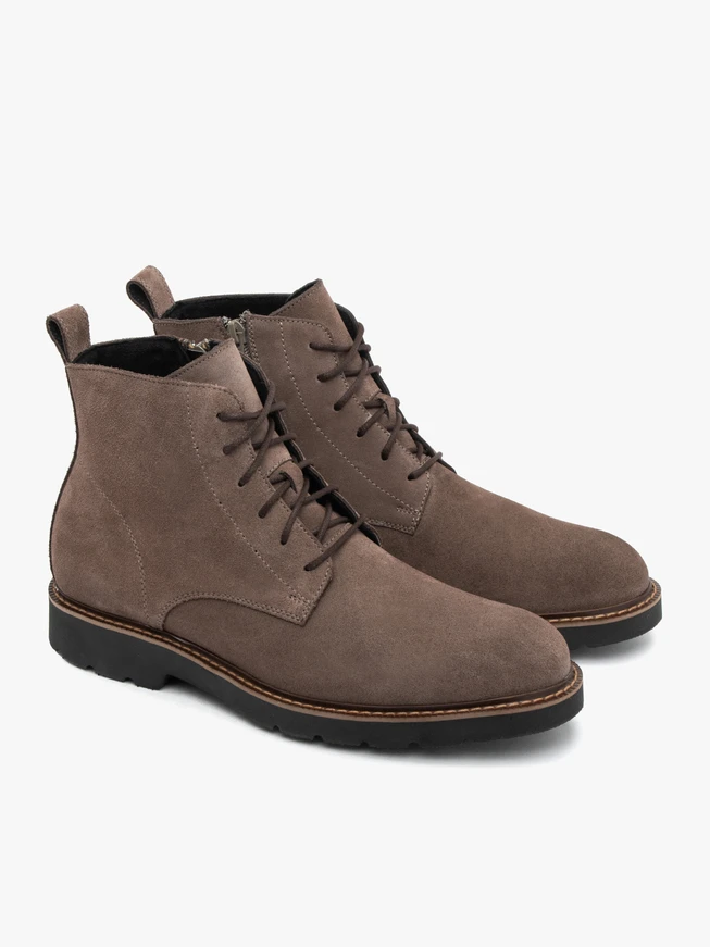 Men’s grey suede boots