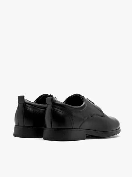 Schwarze klassische Herrenschuhe