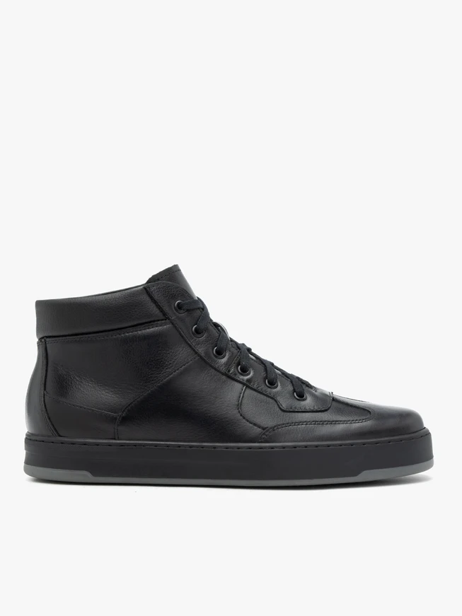 Schwarze Sportschuhe
