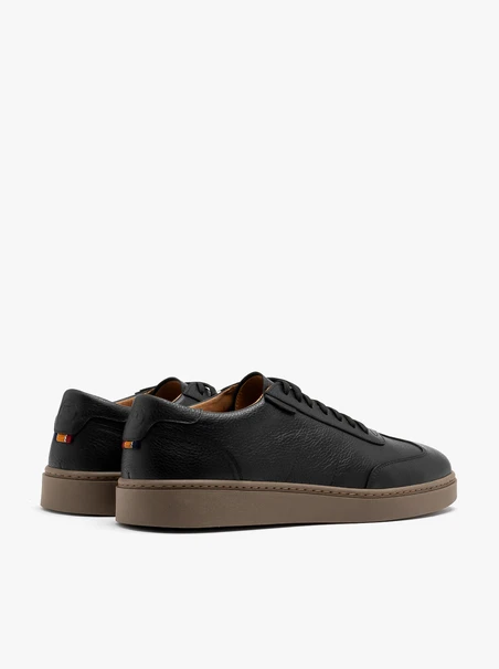 Schwarze Herren-Turnschuhe im sportlichen Stil