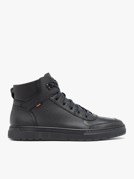Schwarze isolierte Stiefel